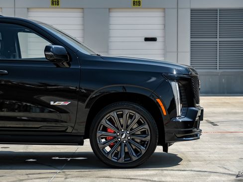 Used 2025 Cadillac Escalade V image 22