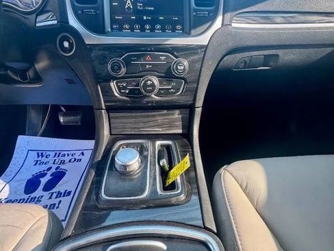 Used 2019 Chrysler 300 Touring L w/ Quick Order Package 22F image 10