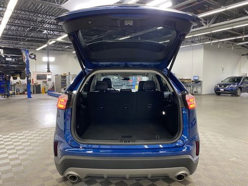 Used 2023 Ford Edge Titanium image 10