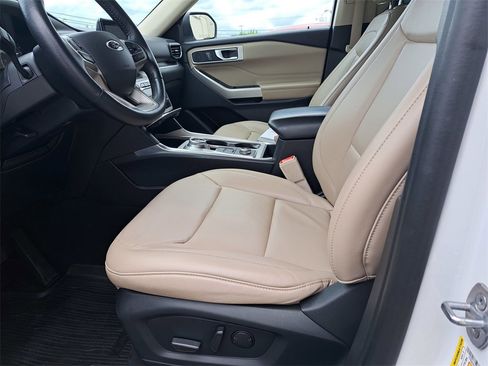 Used 2023 Ford Explorer XLT w/ Equipment Group 202A image 12