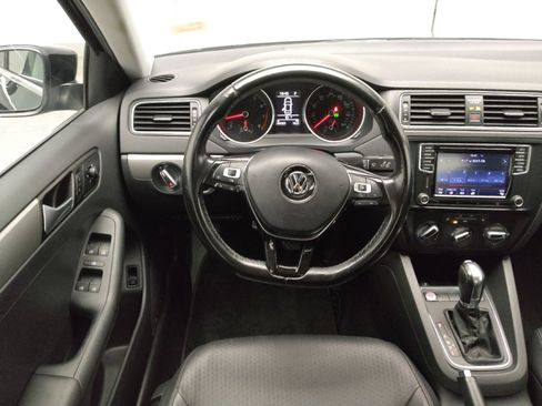 Used 2017 Volkswagen Jetta SE FWD image 22
