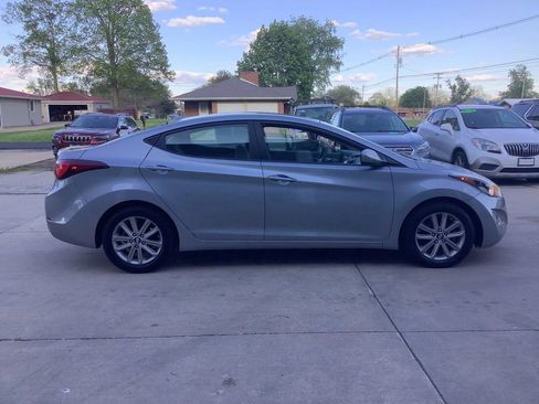 Used 2015 Hyundai Elantra SE w/ Option Group 02 FWD image 10