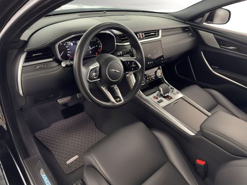 Used 2022 Jaguar XF R-Dynamic SE image 4