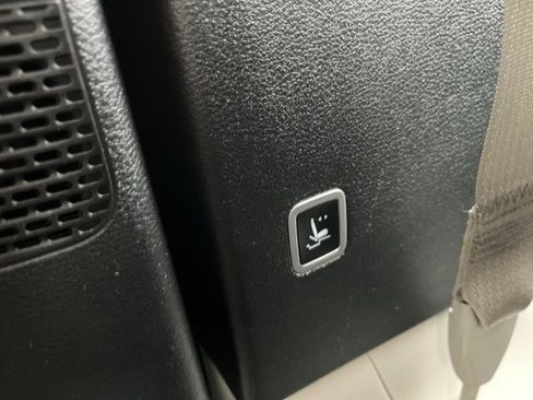 Used 2024 Chrysler Pacifica Touring-L image 75