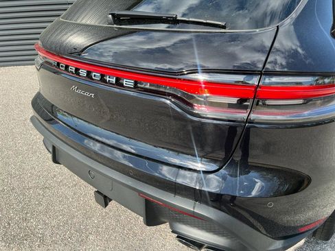 Certified 2025 Porsche Macan image 12