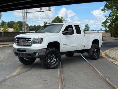Used 2013 GMC Sierra 2500 SLT w/ SLT Convenience Package AWD/4WD image 8