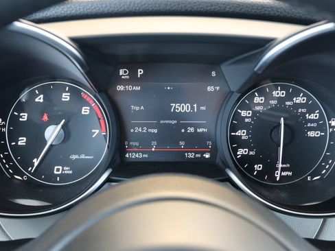 Used 2019 Alfa Romeo Giulia Ti AWD/4WD image 17