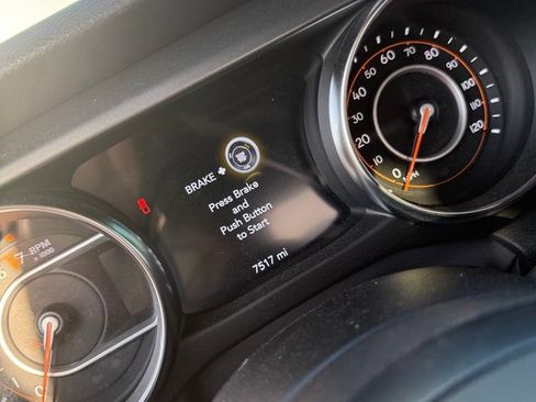 Used 2023 Jeep Gladiator Sport AWD/4WD image 4