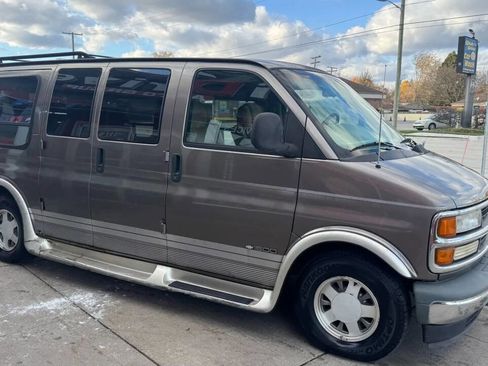 Used 1999 Chevrolet Express 1500 w/ Convenience Pkg image 4