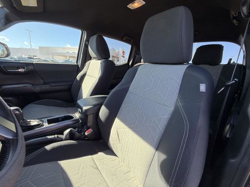 Used 2022 Toyota Tacoma TRD Off-Road image 13