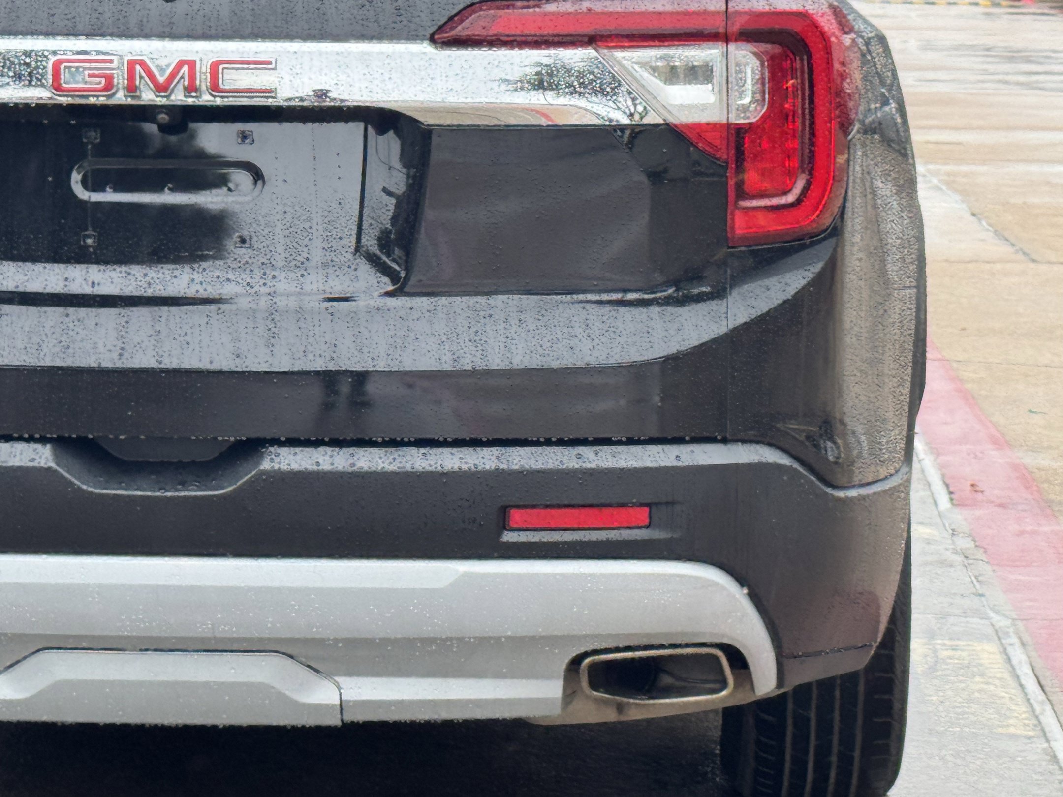 Used 2023 GMC Acadia SLT FWD image 7