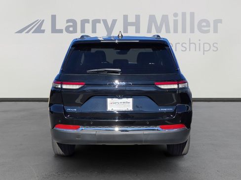 Used 2023 Jeep Grand Cherokee Limited w/ Trailer Tow Prep Group (B) image 4