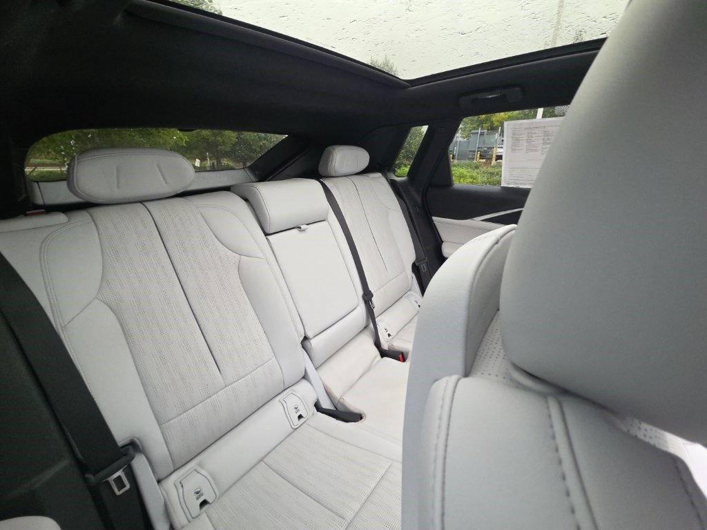Used 2024 Cadillac Lyriq Luxury AWD/4WD image 23