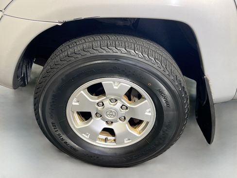 Used 2005 Toyota Tacoma PreRunner RWD image 13