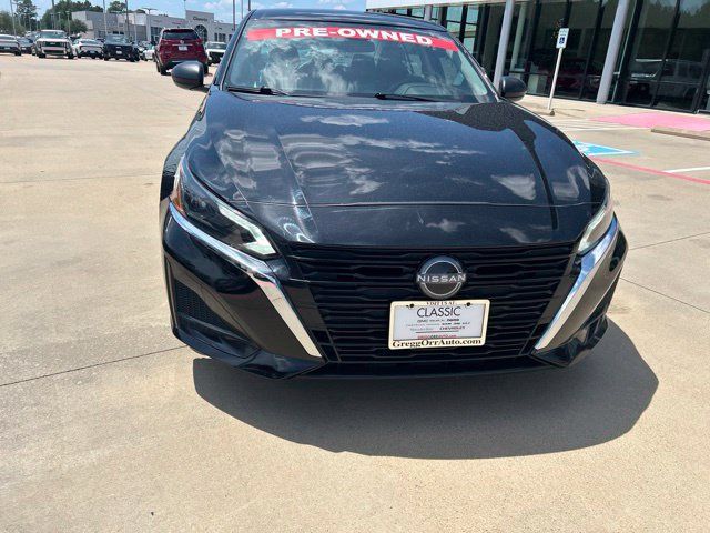 Used 2025 Nissan Altima 2.5 SV FWD image 2