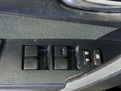 Used 2018 Toyota Corolla LE FWD image 23