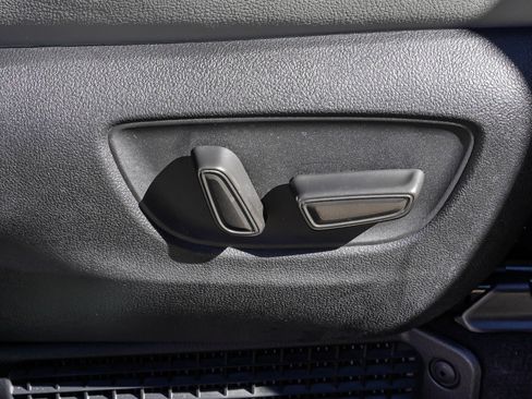 Used 2025 Toyota Sienna XLE image 25