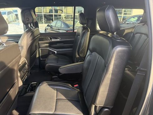 Used 2022 Jeep Wagoneer Series III w/ Flexible Seating Group AWD/4WD image 17