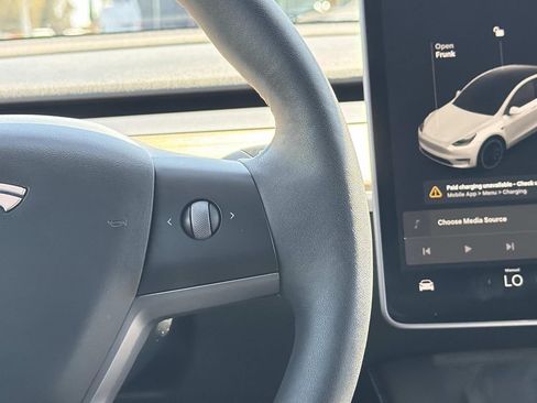 Used 2021 Tesla Model Y Long Range AWD/4WD image 14