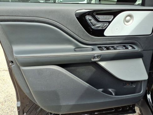 Used 2025 Lincoln Aviator Reserve w/ Equipment Group 201A AWD/4WD image 15