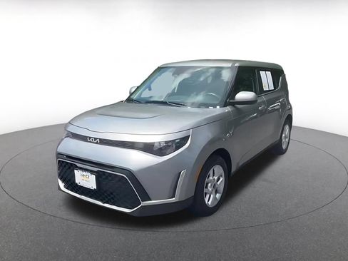 Used 2025 Kia Soul LX w/ LX Technology Package FWD image 7