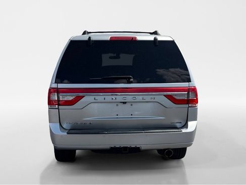 Used 2016 Lincoln Navigator Select AWD/4WD image 5
