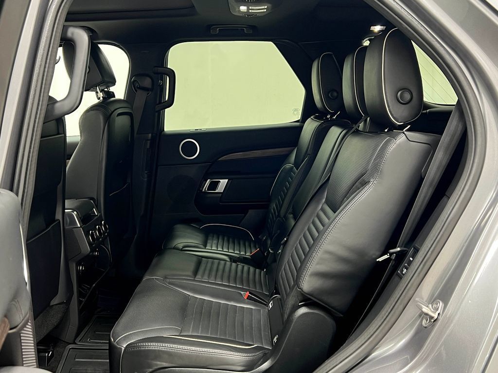 Used 2018 Land Rover Discovery HSE AWD/4WD image 34