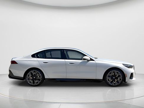 New 2027 BMW 550e xDrive AWD/4WD image 4