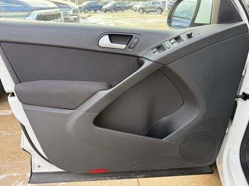 Used 2017 Volkswagen Tiguan Limited w/ Alloy Wheels Package image 10