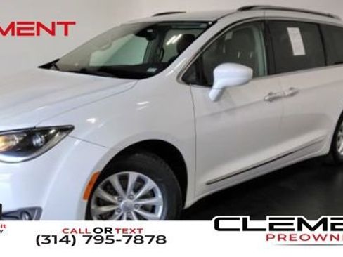 Used 2018 Chrysler Pacifica Touring-L image 1