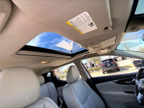 Used 2017 Nissan Rogue Sport SL w/ SL Premium Package image 14