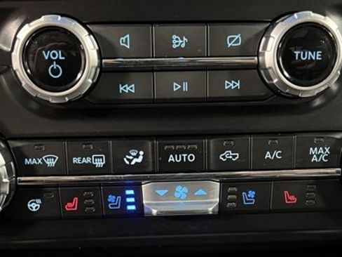 Used 2024 Ford F350 Platinum w/ Tremor Off-Road Package image 37