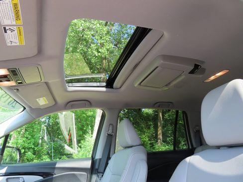 Used 2019 Honda Pilot Touring image 5