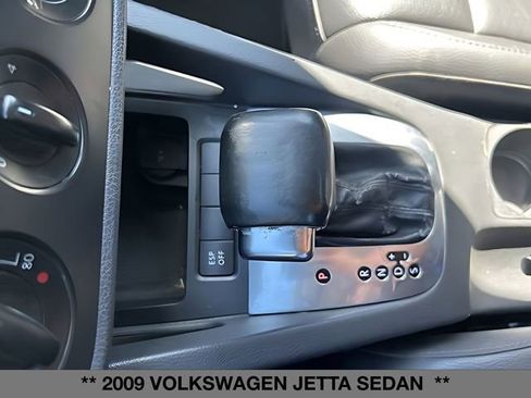 Used 2009 Volkswagen Jetta Sedan FWD image 26