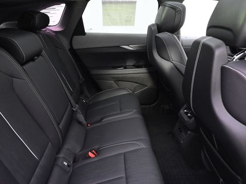 Certified 2025 Cadillac Optiq Luxury 2 w/ LPO, Floor Liner Package AWD/4WD image 18