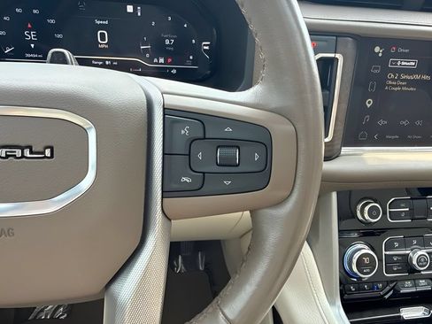 Used 2023 GMC Yukon XL Denali w/ Advanced Technology Package AWD/4WD image 21