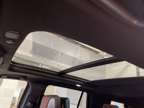 Used 2024 GMC Yukon Denali Ultimate image 2