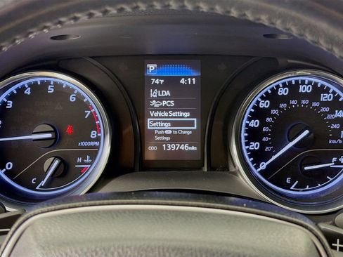 Used 2019 Toyota Camry SE image 12