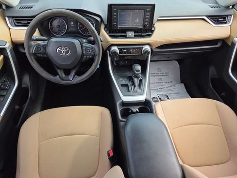 Used 2021 Toyota RAV4 LE FWD image 9