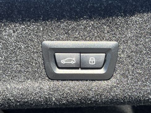 New 2026 BMW 330i Sedan w/ Premium Package image 28