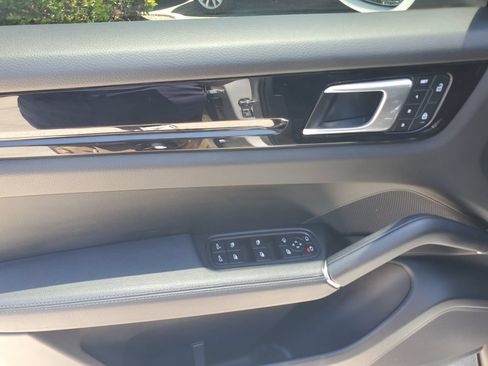 Used 2023 Porsche Cayenne AWD/4WD image 20