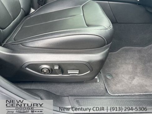 Used 2025 Jeep Grand Cherokee Limited w/ Luxury Tech Group II AWD/4WD image 21