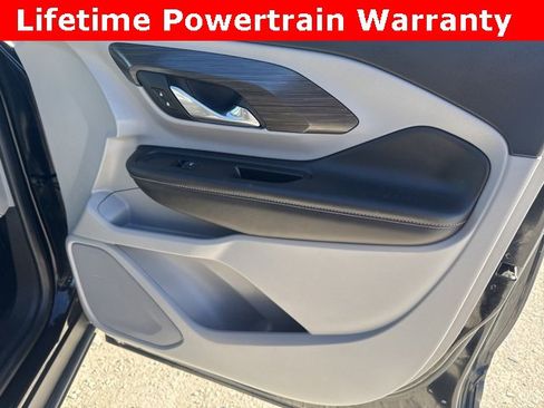 Used 2024 GMC Terrain SLT image 21