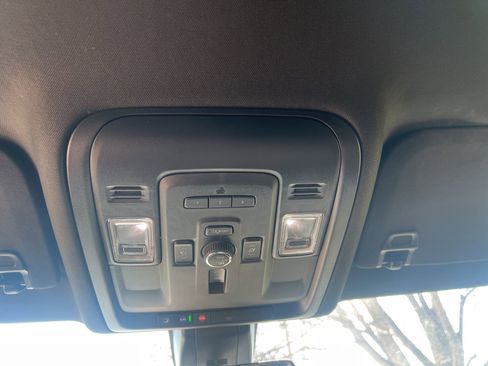 Used 2022 GMC Yukon XL Denali image 18