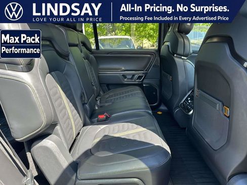 Used 2024 Rivian R1S Adventure AWD/4WD image 13