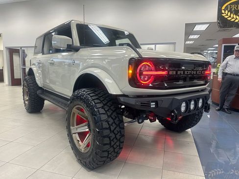 New 2025 Ford Bronco Outer Banks image 2