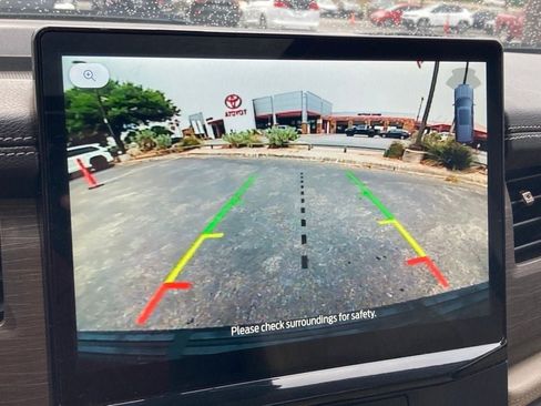 Used 2022 Ford Expedition Limited image 23