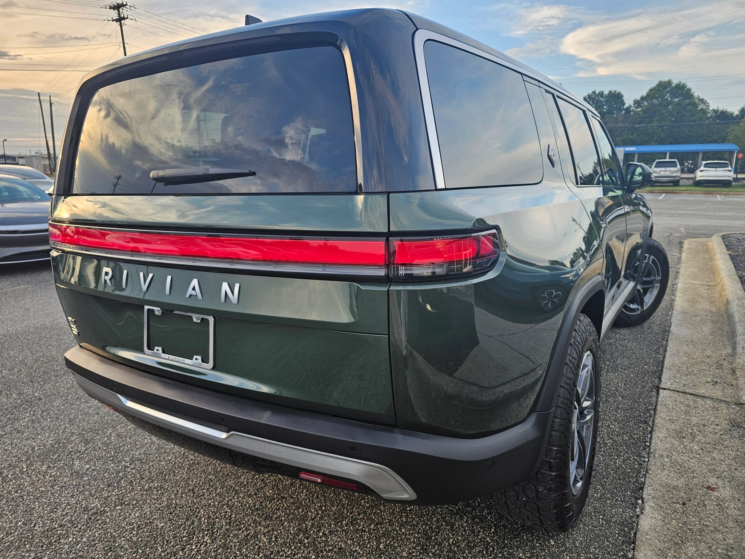 Used 2025 Rivian R1S Adventure Dual AWD/4WD image 5