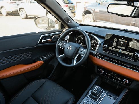New 2025 Mitsubishi Outlander SEL image 14