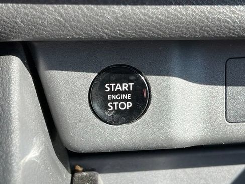 Used 2024 Nissan Rogue S AWD/4WD image 31